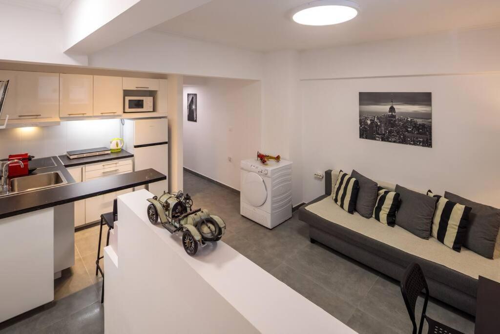 Hilton Area Brand New Comfortable Apartment Athen Exterior foto