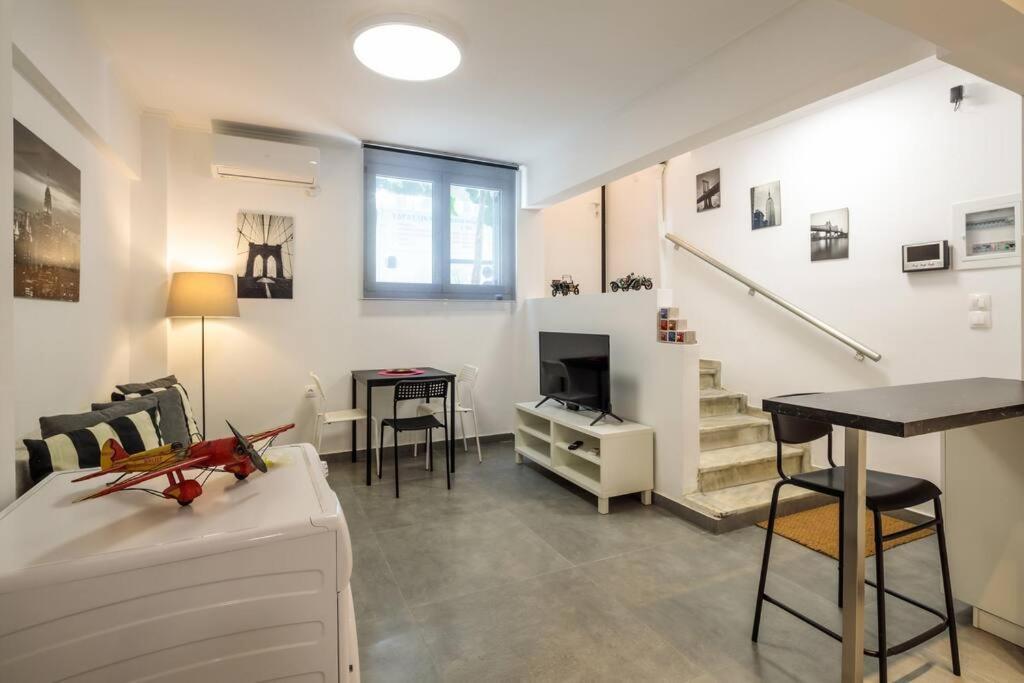 Hilton Area Brand New Comfortable Apartment Athen Exterior foto